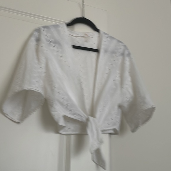 Eyelet Top in White
PQ - Picture 5 of 5